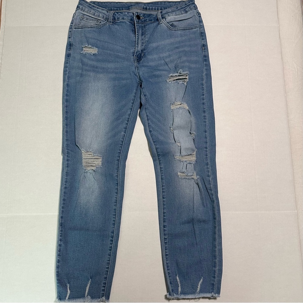 Cropped distressed jeans